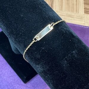 Elegant Gold Chain Bracelet